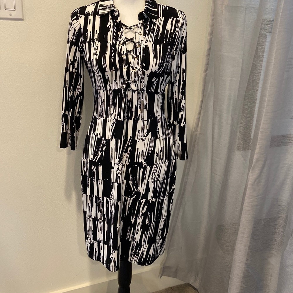 Calvin black/white abstract print, lace up V neck with metal accents